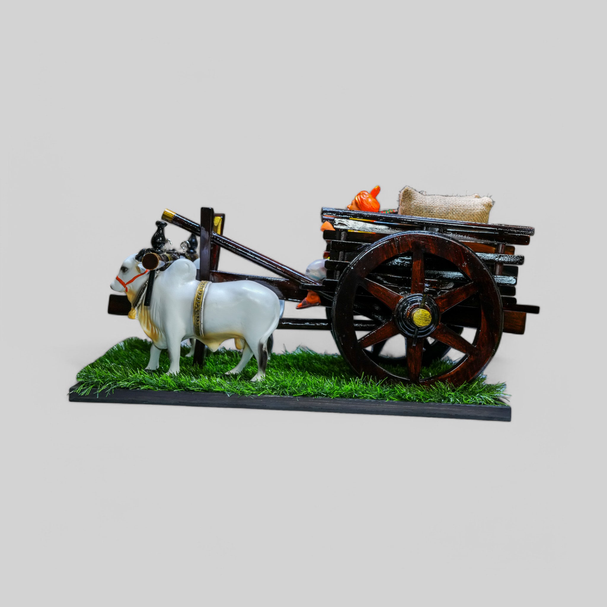 Dark brown bullock cart gift setup - Medium